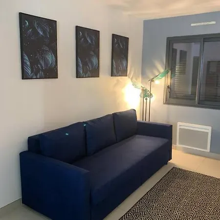 Cinema Piscine Villa